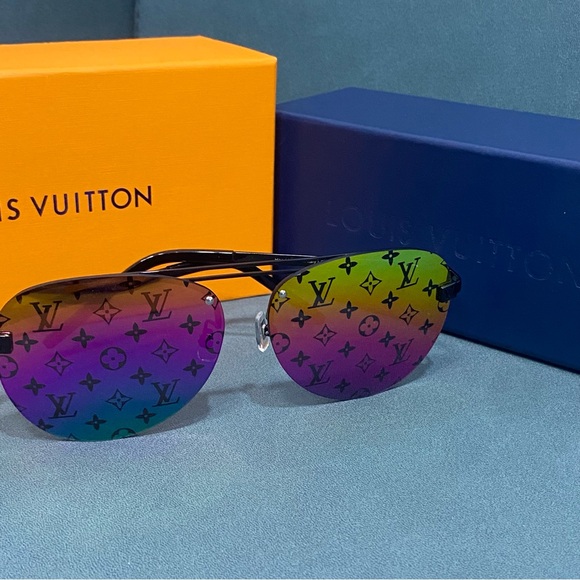 Louis Vuitton Women's Authentic Sunglasses - Picture 2 of 4